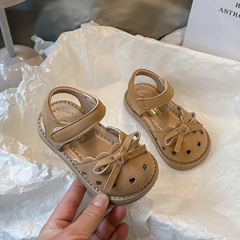 Summer New Children's Summer Boys and Girls Sandals Korean Version of Primary School Students Soft Sole Non-slip Beach Sandals
Summer New Children's Summer Boys and Girls Sandals Korean Version of Primary School Students Soft Sole Non-slip Beach Sandals