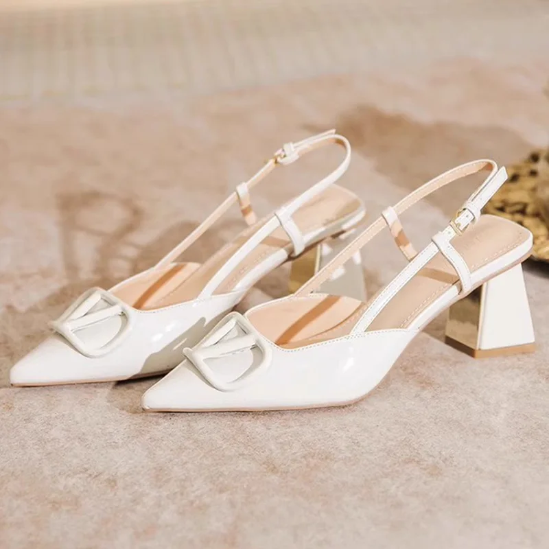 Large 41 Fat Feet Summer Coarse Heel One Button Sandals Women's Pointed Korean Edition Shallow Mouth Roman Shoes
Large 41 Fat Feet Summer Coarse Heel One Button Sandals Women's Pointed Korean Edition Shallow Mouth Roman Shoes