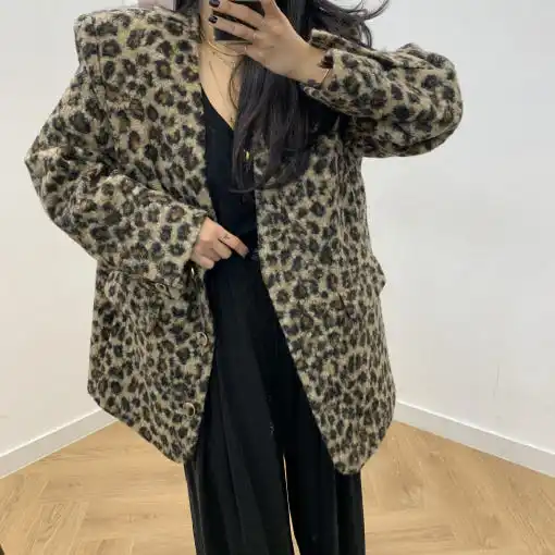 Ladies' Chic Leopard Print Woolen Coat Warm Cotton Added Korean Sle Autumn Winter High-End Feeling Retro Temperament Top
Ladies' Chic Leopard Print Woolen Coat Warm Cotton Added Korean Sle Autumn Winter High-End Feeling Retro Temperament Top