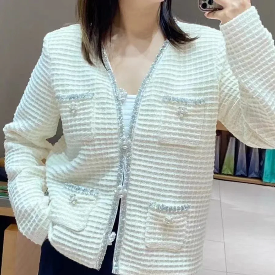 Ivory White Cardigan with Waffle Silver Bead Trim V-neck Knit, Early Spring 2025 New Item Sweater Women Luxury Cat Cardigan
Ivory White Cardigan with Waffle Silver Bead Trim V-neck Knit, Early Spring 2025 New Item Sweater Women Luxury Cat Cardigan