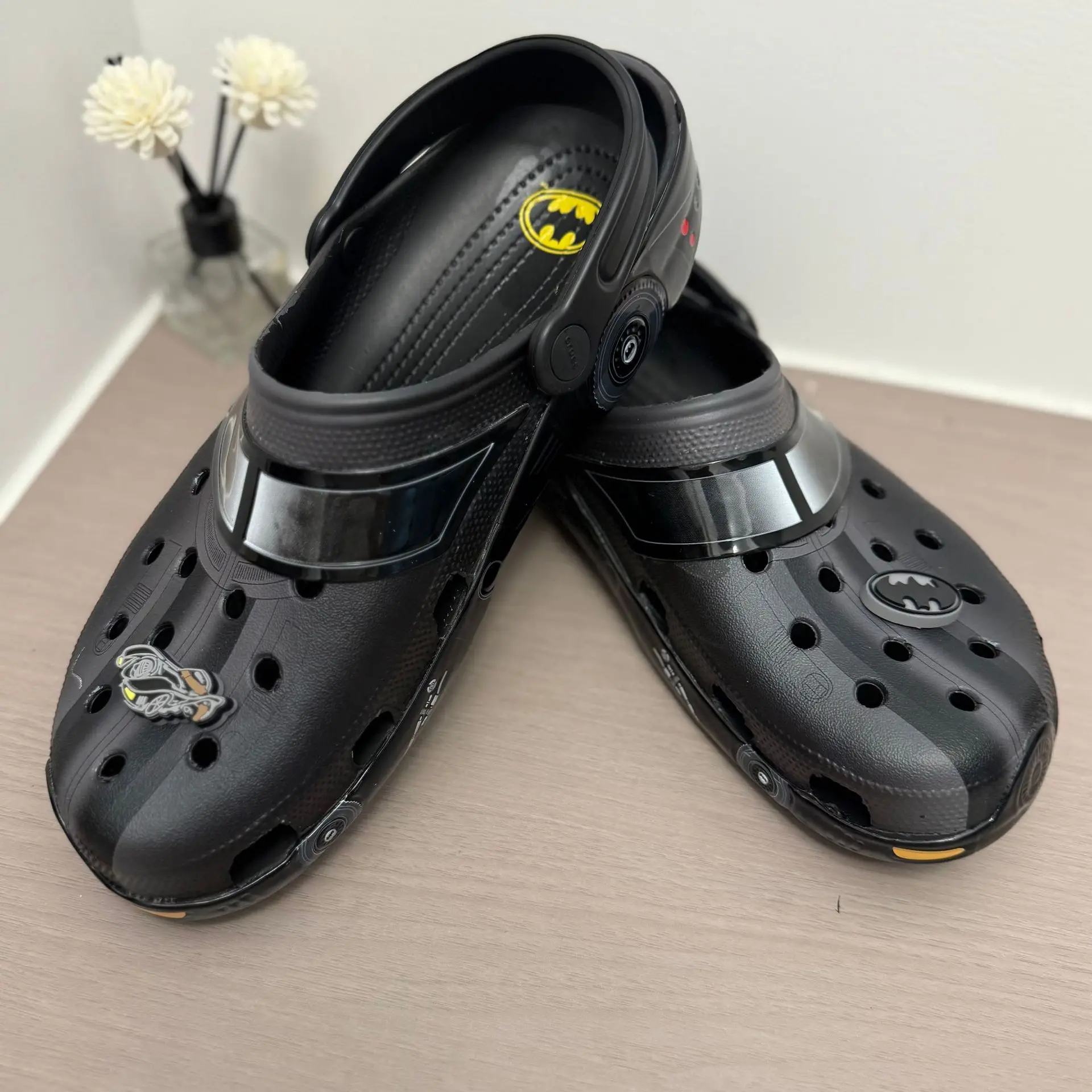Animation Around Marvel Comics Bat Hole Shoes Sandals Beach Shoes Quick-drying Balance Wear-resistant Shock Absorption
Animation Around Marvel Comics Bat Hole Shoes Sandals Beach Shoes Quick-drying Balance Wear-resistant Shock Absorption