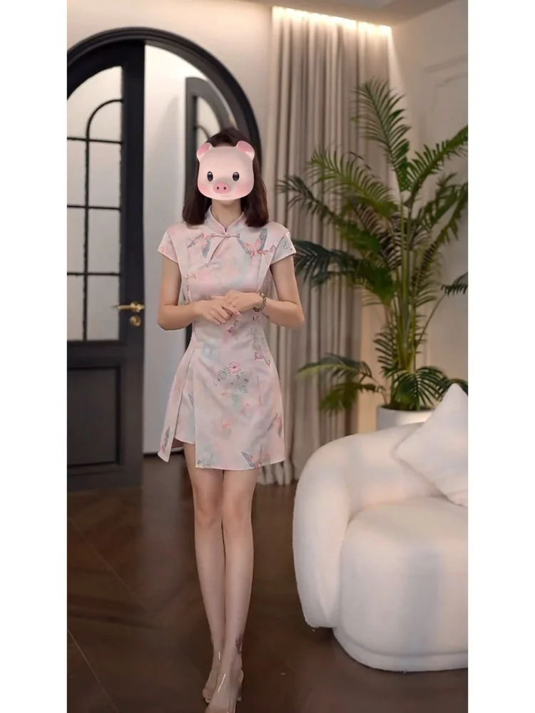 New Chinese Style Women's Short Sleeve Qipao Dress Summer Fashion Set with Shorts Two-Piece Ensemble National Ethnic Wind
New Chinese Style Women's Short Sleeve Qipao Dress Summer Fashion Set with Shorts Two-Piece Ensemble National Ethnic Wind
