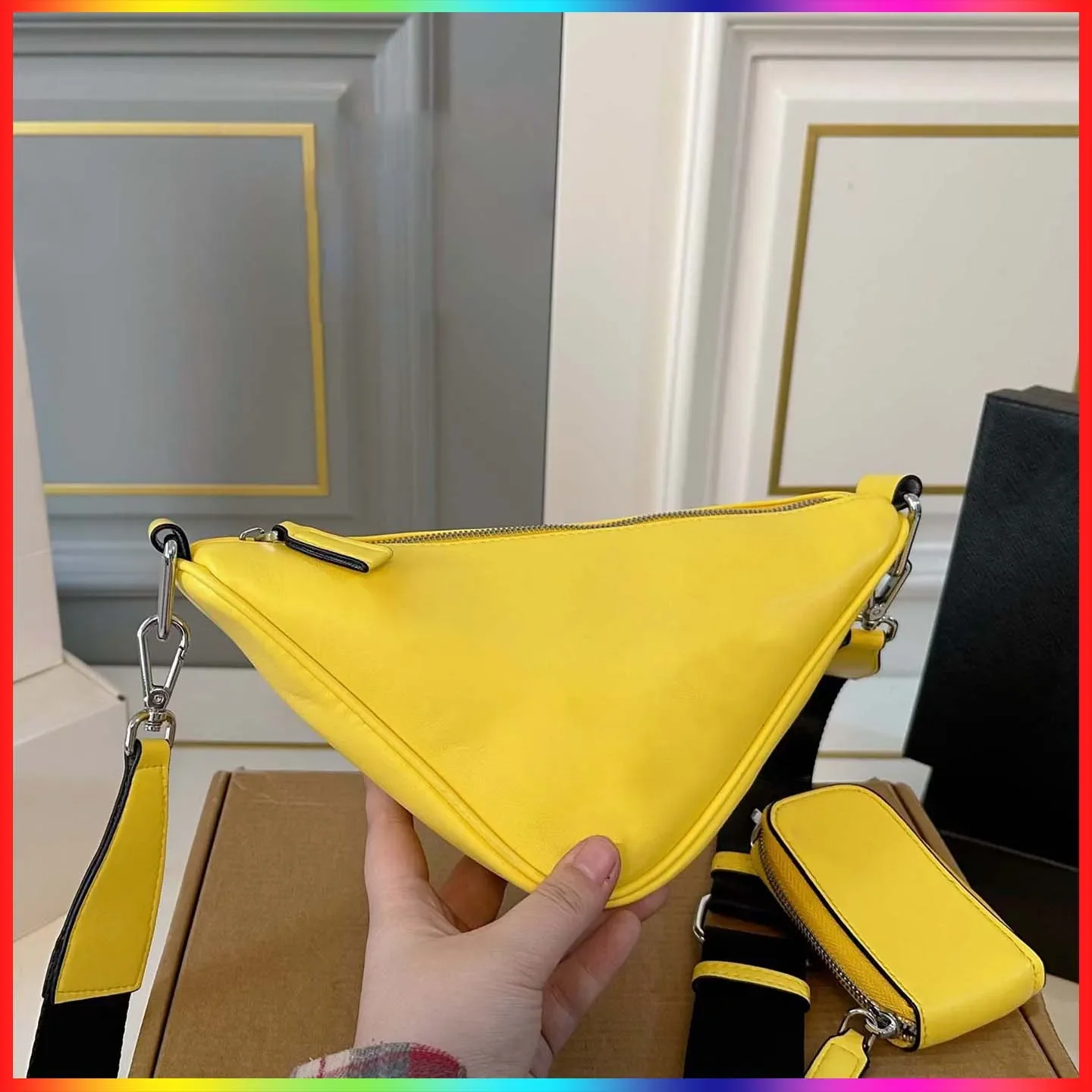 Элитная дизайнерская сумка 7A с треугольным символом, сумка-седло, рюкзак унисекс, сумка через плечо, сумка-хобо, сумка на плечо, сумочка, кошелек
Элитная дизайнерская сумка 7A с треугольным символом, сумка-седло, рюкзак унисекс, сумка через плечо, сумка-хобо, сумка на плечо, сумочка, кошелек