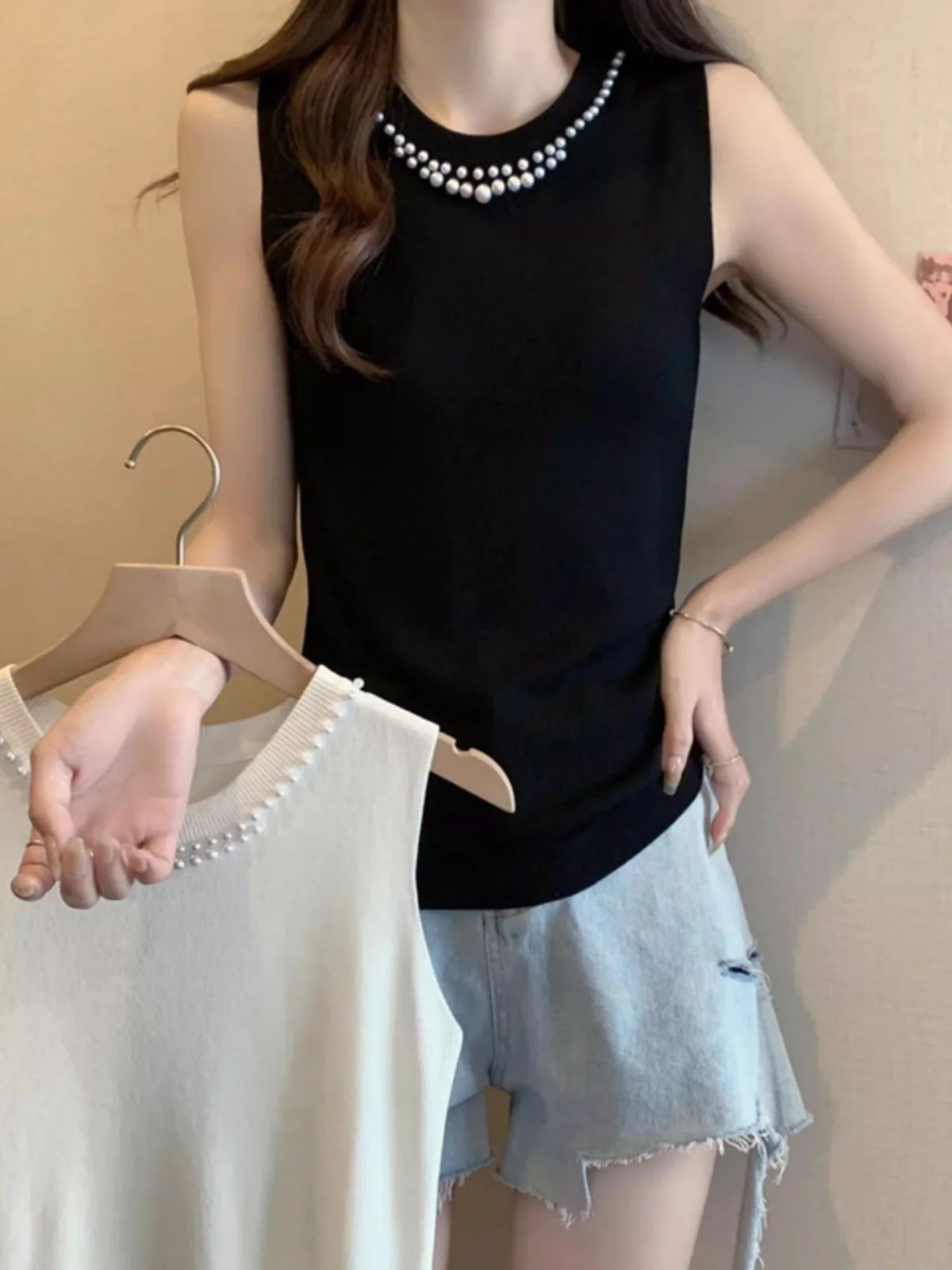 Slimming Loose Knitted Beaded Strap Vest Women's Summer New Style Elegant Ice Silk Sleeveless Top Korean Version Commute Style
Slimming Loose Knitted Beaded Strap Vest Women's Summer New Style Elegant Ice Silk Sleeveless Top Korean Version Commute Style