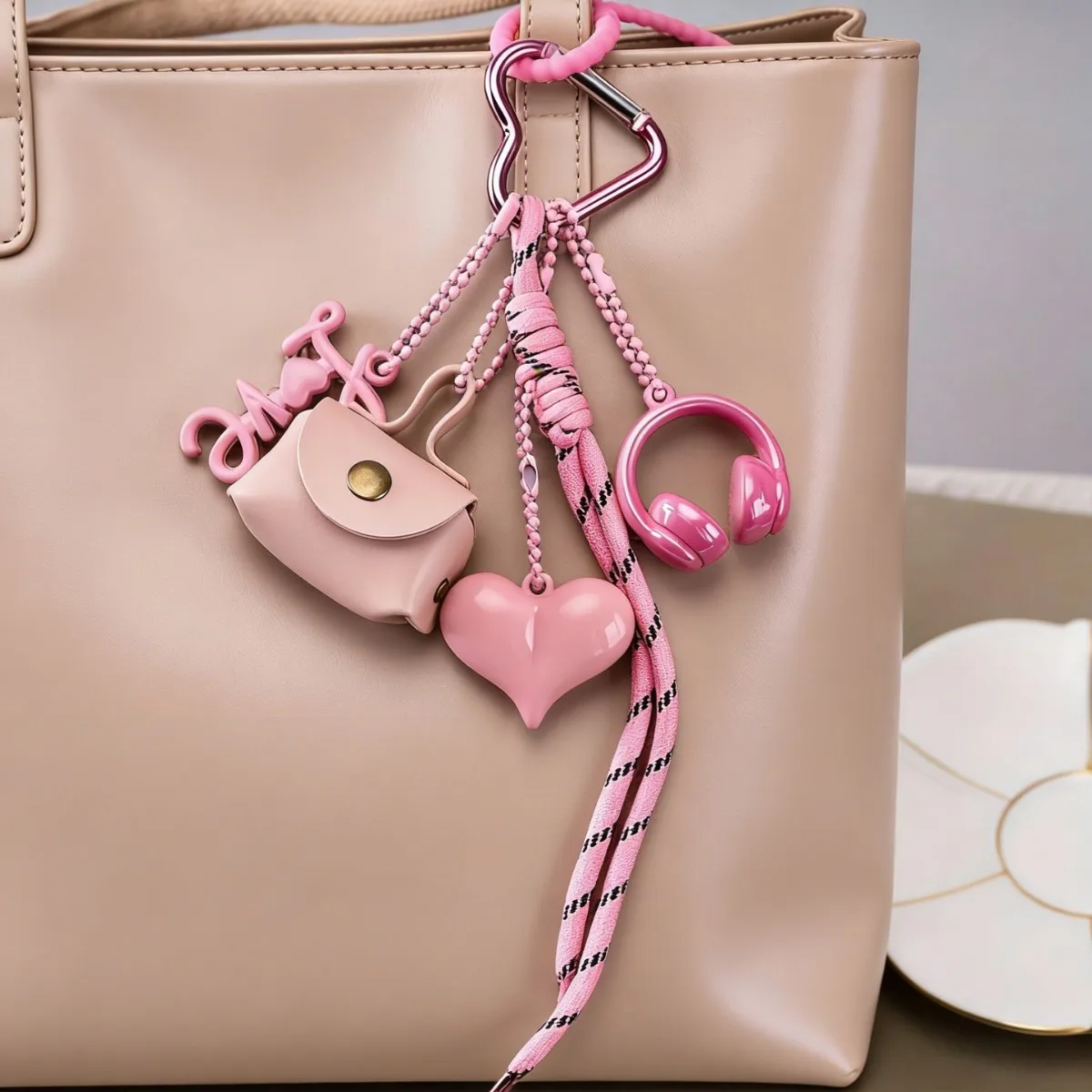 Maillard Braid Rope Pendant Exquisite Cute Leather Pendant Charm With Mini Bow Bag Women Luxury Bag Key Chain Mobile Phone Decor
Maillard Braid Rope Pendant Exquisite Cute Leather Pendant Charm With Mini Bow Bag Women Luxury Bag Key Chain Mobile Phone Decor