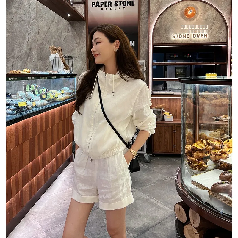 Linyei Summer New Linen Zipper Cool Feeling Outdoor Hooded Women's White Jaet orts Set Faionable Breathable Clothing
Linyei Summer New Linen Zipper Cool Feeling Outdoor Hooded Women's White Jaet orts Set Faionable Breathable Clothing