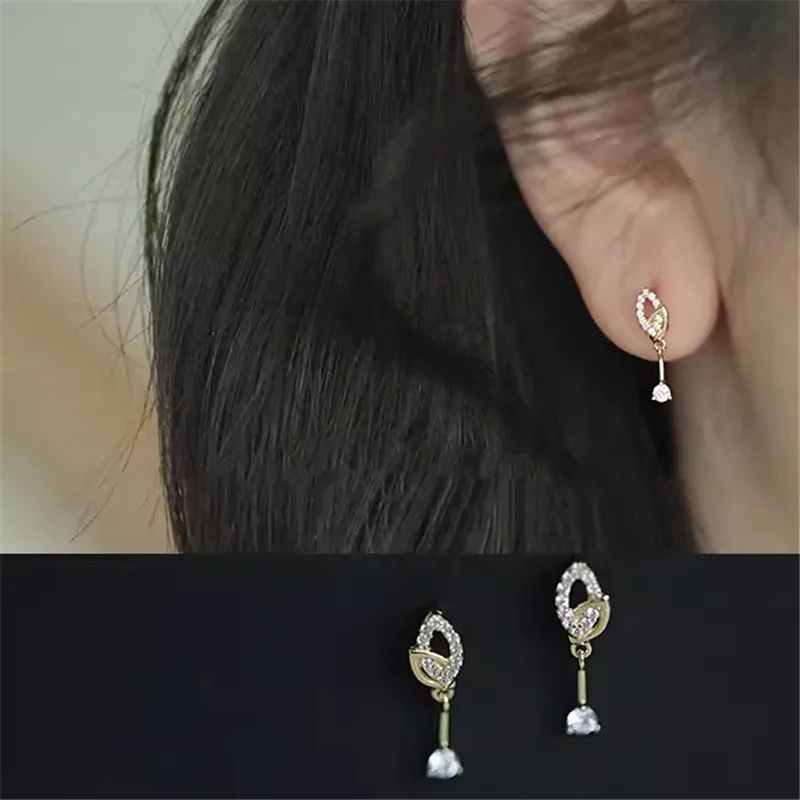 925 Sterling Silver Plated 14k Gold Korean Dynamic Zircon Leaf Stud Earrings For Women Exquisite Temperament Wedding Jewelry
925 Sterling Silver Plated 14k Gold Korean Dynamic Zircon Leaf Stud Earrings For Women Exquisite Temperament Wedding Jewelry