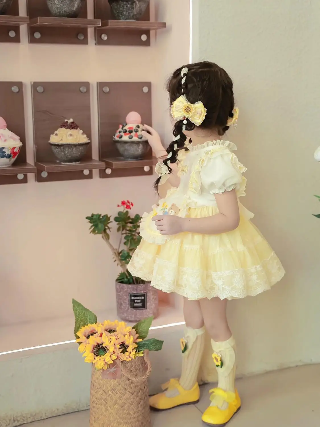 Kids Girls' Temperament Dress Girls Princess Dress Yellow Lace Short Sleeve Puffy Dress for Weddings Birthday Party for 2-9years
Kids Girls' Temperament Dress Girls Princess Dress Yellow Lace Short Sleeve Puffy Dress for Weddings Birthday Party for 2-9years