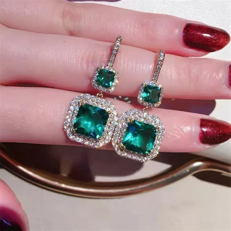 Креативные серьги из серебра 925 пробы с бриллиантами, зеленые серьги с драгоценными камнями для женщин, модные и роскошные серьги, свадебные изысканные ювелирные изделия, подарки
Креативные серьги из серебра 925 пробы с бриллиантами, зеленые серьги с драгоценными камнями для женщин, модные и роскошные серьги, свадебные изысканные ювелирные изделия, подарки