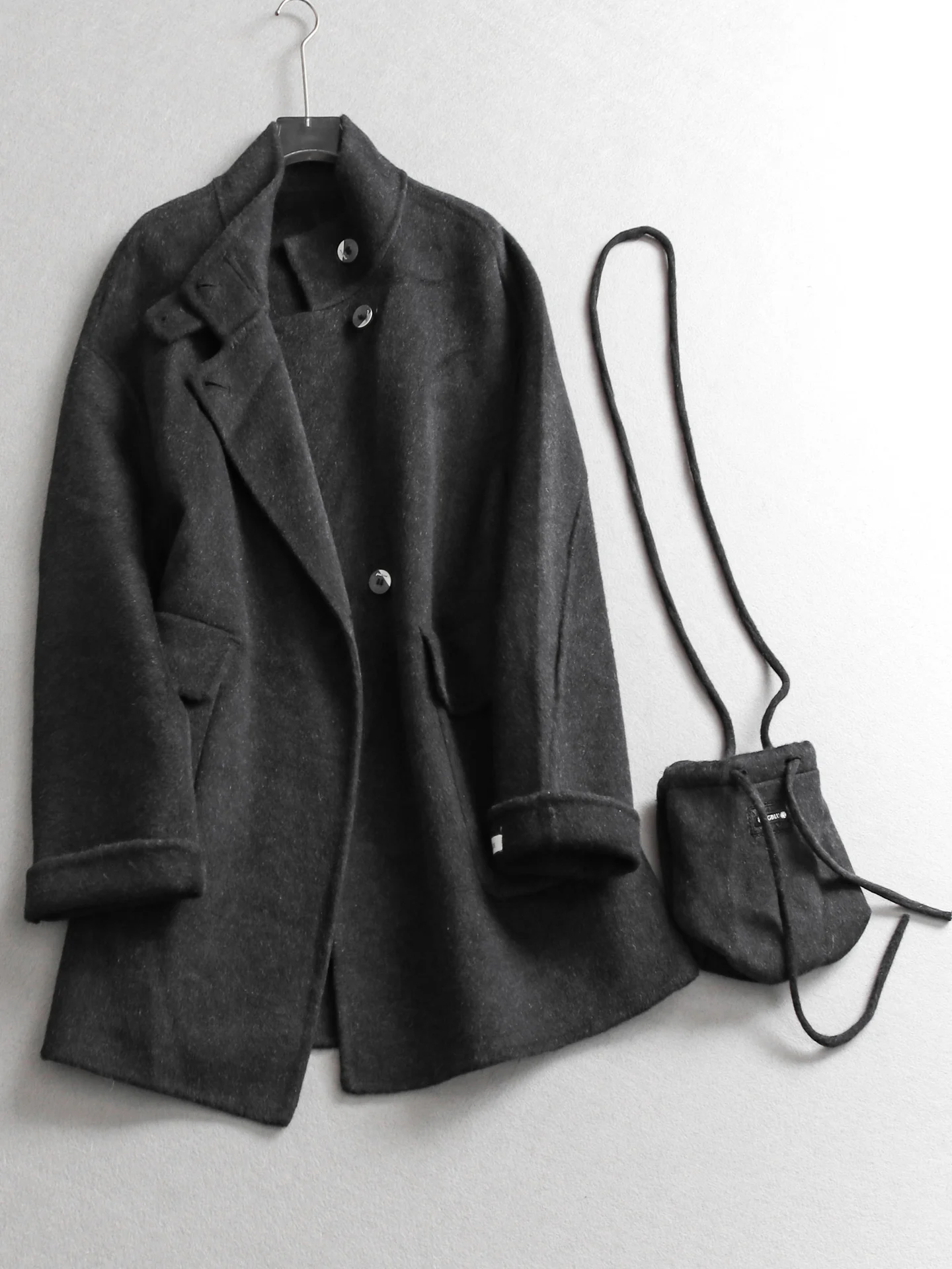 Double-Faced Woolen Coat Loose Fit Medium-Length Sleeve Long Women's Outerwear Sheep Wool Blend Fashionable Commute Style
Double-Faced Woolen Coat Loose Fit Medium-Length Sleeve Long Women's Outerwear Sheep Wool Blend Fashionable Commute Style