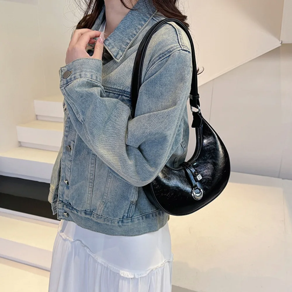 Korean Style Half-moon Shoulder Bag Large Capacity Zipper Dumpling Crossbody Bag Solid Color Retro Underarm Handbag Outdoor
Korean Style Half-moon Shoulder Bag Large Capacity Zipper Dumpling Crossbody Bag Solid Color Retro Underarm Handbag Outdoor
