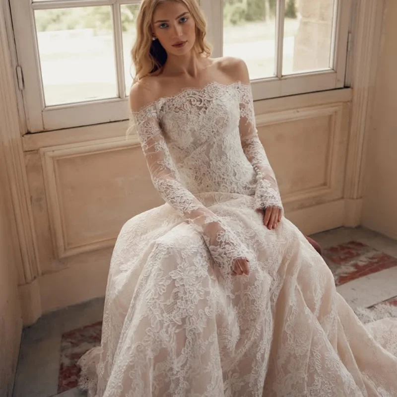 ivory Appliques Lace Wedding Dresses of off-shoulder decal detachable Bridal Gowns Made Customized
ivory Appliques Lace Wedding Dresses of off-shoulder decal detachable Bridal Gowns Made Customized