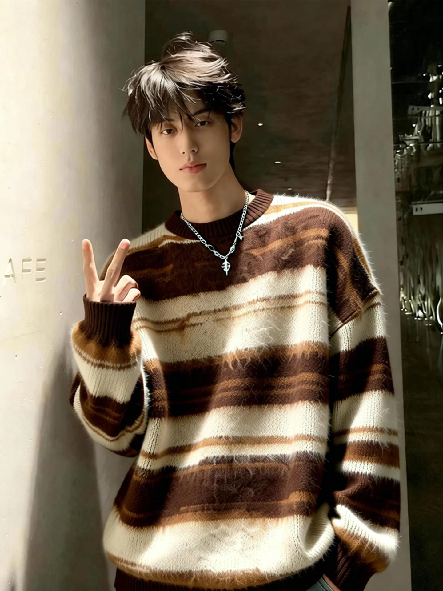 Мужской вязаный свитер свободного кроя с круглым вырезом, осенне-зимний, модный, в полоску, базовый слой, для создания расслабленного образа, уютный свитер
Мужской вязаный свитер свободного кроя с круглым вырезом, осенне-зимний, модный, в полоску, базовый слой, для создания расслабленного образа, уютный свитер