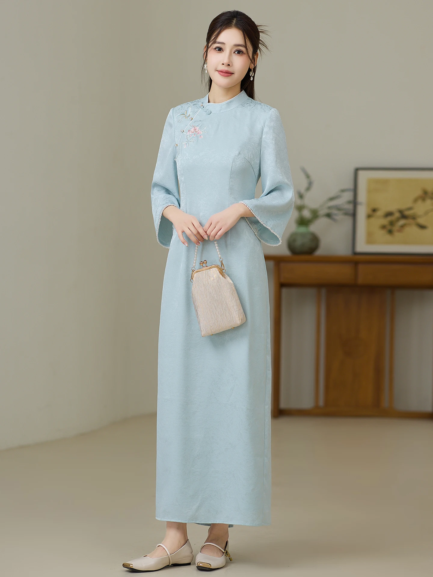 Blue Chinese Style Long Qipao Dress Embroidered Floral Pattern Traditional Hanfu Clothing Retro Fashion Skirt for Women
Blue Chinese Style Long Qipao Dress Embroidered Floral Pattern Traditional Hanfu Clothing Retro Fashion Skirt for Women