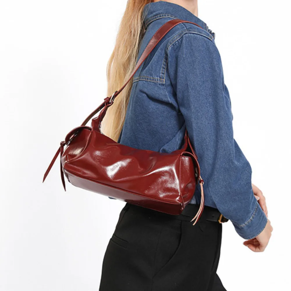 Vintage Casual Punk Underarm Bag Large Capacity Retro Pillow Handbag Minimalist Solid Color Y2K Armpit Bag Outdoor
Vintage Casual Punk Underarm Bag Large Capacity Retro Pillow Handbag Minimalist Solid Color Y2K Armpit Bag Outdoor
