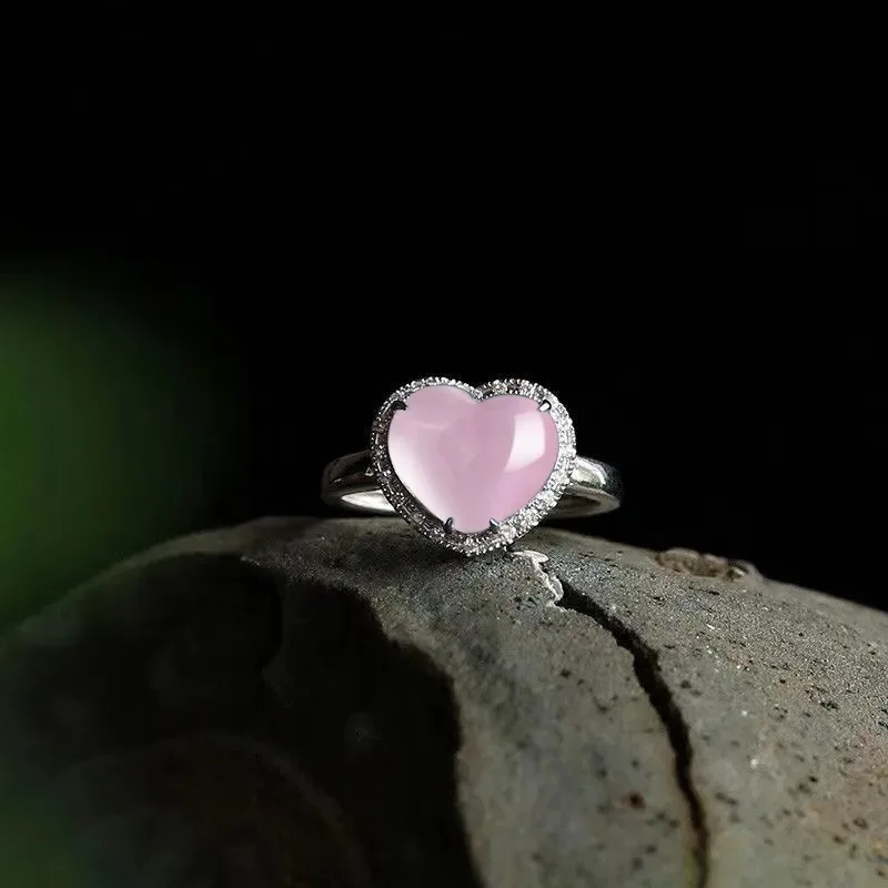 Natural Pink Chalcedony Hand Carved Heart Shaped Ring Fashion Boutique Jewelry Women Agate Love Ring Gift Opening Adjustable
Natural Pink Chalcedony Hand Carved Heart Shaped Ring Fashion Boutique Jewelry Women Agate Love Ring Gift Opening Adjustable