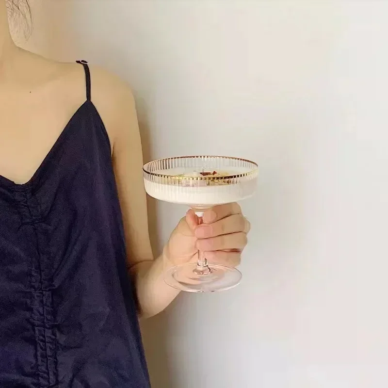 1pcs Nordic Phnom Penh Glass Ice Cream Cup Yogurt Goblet Cup Dessert Snack Bowl Champagne Cup Wine Glasses Kawaii
1pcs Nordic Phnom Penh Glass Ice Cream Cup Yogurt Goblet Cup Dessert Snack Bowl Champagne Cup Wine Glasses Kawaii
