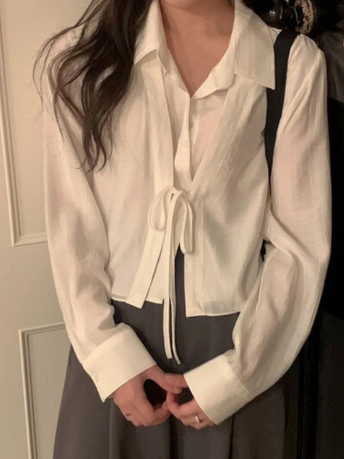 White Shirt Women's Spring New Small Design Sense Fake Two-Piece Belted Shirt Age-Defying Long Sleeve Top Korean Style Loose Fit
White Shirt Women's Spring New Small Design Sense Fake Two-Piece Belted Shirt Age-Defying Long Sleeve Top Korean Style Loose Fit