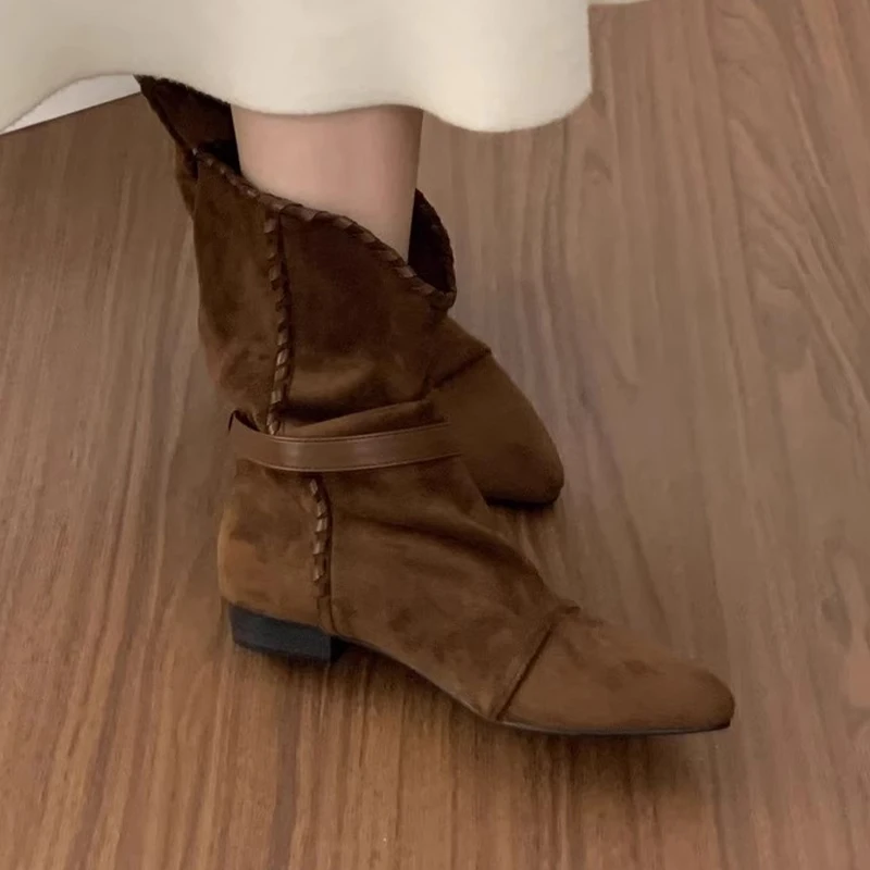 Женские ботильоны с острым носком, модные замшевые туфли на каблуке, дизайнерские женские зимние ботинки Botas, новинка 2025, модельные ботинки челси De Mujer 
Женские ботильоны с острым носком, модные замшевые туфли на каблуке, дизайнерские женские зимние ботинки Botas, новинка 2025, модельные ботинки челси De Mujer