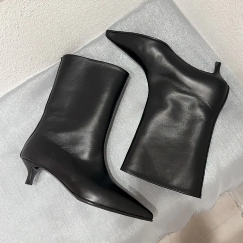 2025 New Women Heeled Short Boots Fashion Leather Pointed Toe Shoes Designer Elegant Dress Pumps Winter Classical Zapatos Mujer
2025 New Women Heeled Short Boots Fashion Leather Pointed Toe Shoes Designer Elegant Dress Pumps Winter Classical Zapatos Mujer