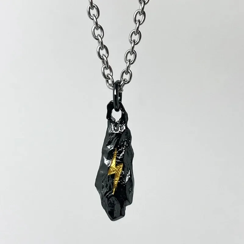 Fashion Black Stone Necklaces for Men and Women Retro Hip Hop Lightning Pendant Sweater Chain Punk Student Jewelry Accessories
Fashion Black Stone Necklaces for Men and Women Retro Hip Hop Lightning Pendant Sweater Chain Punk Student Jewelry Accessories