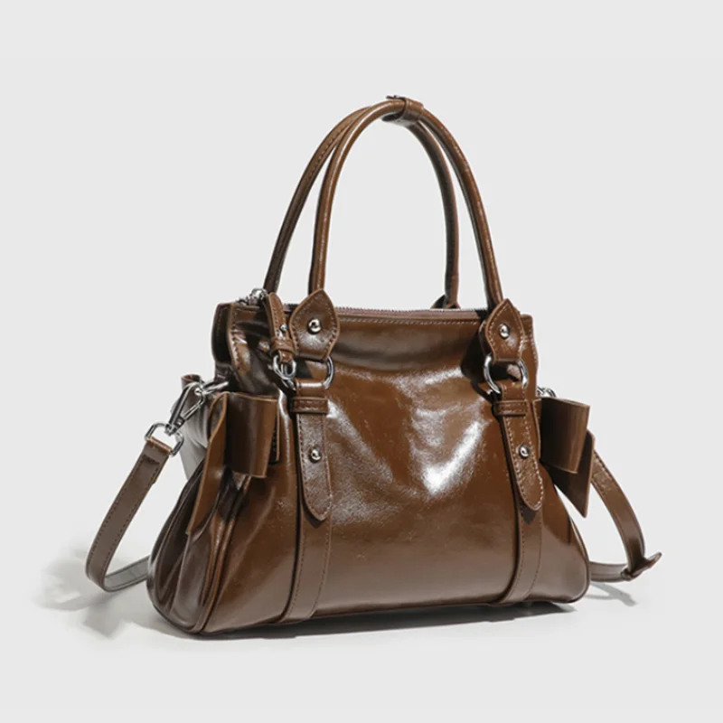 Brand Retro Tote Bag Butterfly Decoration Women's Handbag Fashion High-quality Pu Motorcycle Bag Commuter Shoulder Crossbody Bag
Brand Retro Tote Bag Butterfly Decoration Women's Handbag Fashion High-quality Pu Motorcycle Bag Commuter Shoulder Crossbody Bag