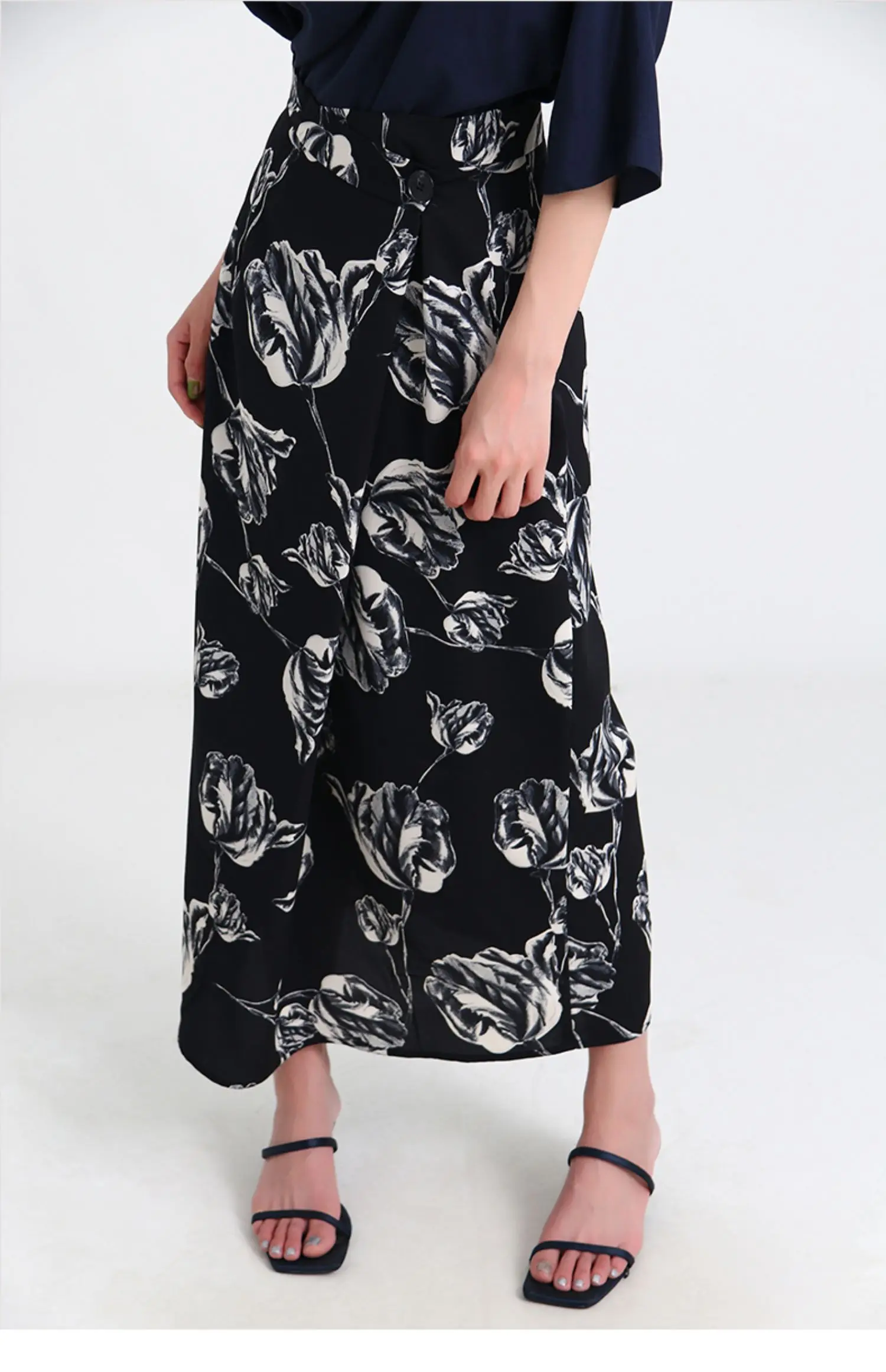 Women's Fashion Spring Summer Designer Rose Print Black Skirt Female Autumn Winter High Waist Basic Vacation Skirt TB471
Women's Fashion Spring Summer Designer Rose Print Black Skirt Female Autumn Winter High Waist Basic Vacation Skirt TB471