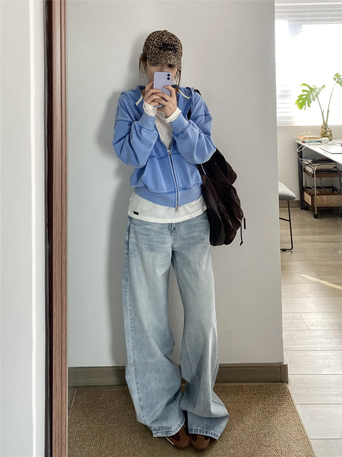 Light Blue Mid-Low Waist Wide Leg Jeans Women's Spring Summer Loose Slimming Washed High Waist Extended Floor-Length Pants
Light Blue Mid-Low Waist Wide Leg Jeans Women's Spring Summer Loose Slimming Washed High Waist Extended Floor-Length Pants