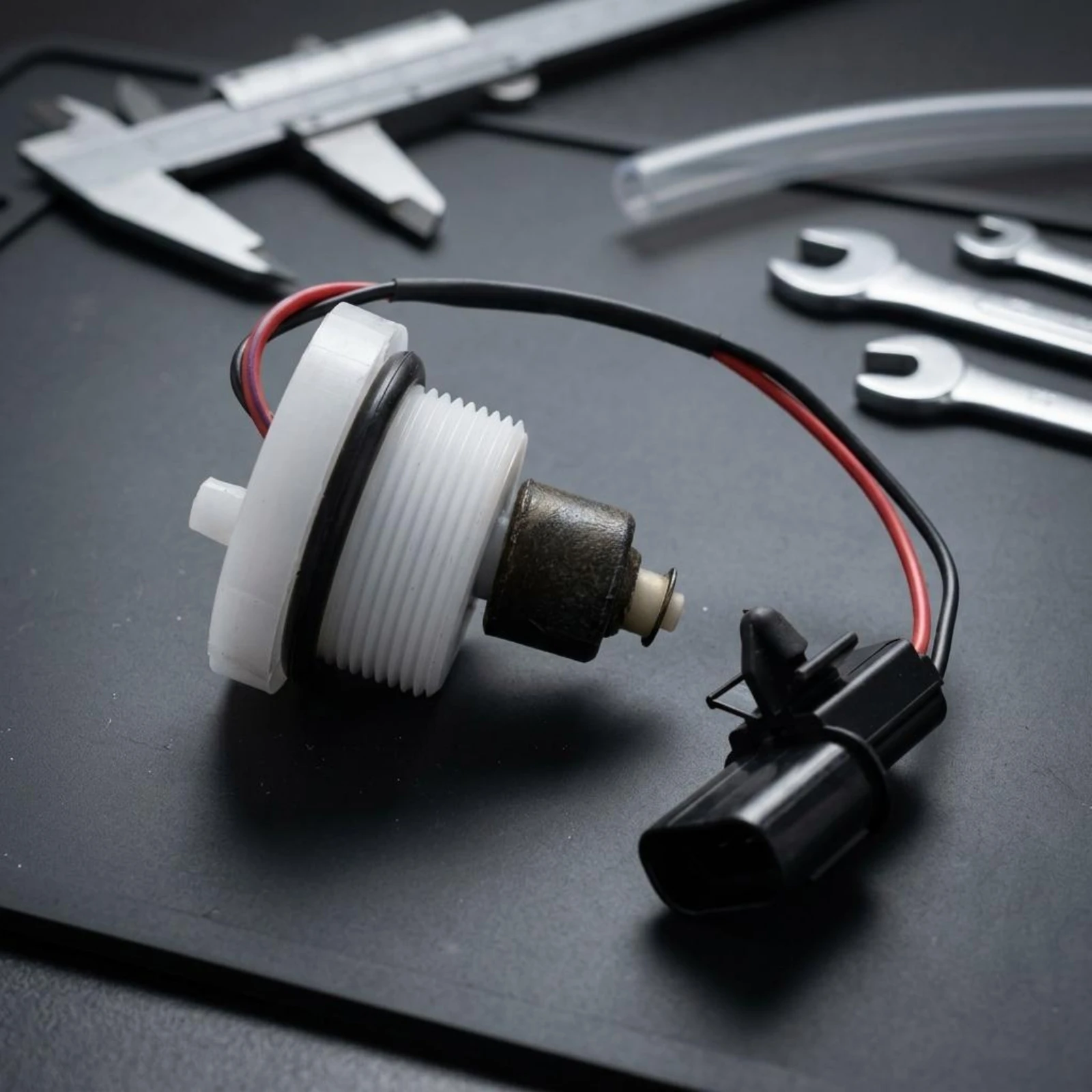 Fuel Fuel Filter Sensor Protruding Tip Wired Sensor Assembly Vehicle Component Plastic Body Compact
Fuel Fuel Filter Sensor Protruding Tip Wired Sensor Assembly Vehicle Component Plastic Body Compact