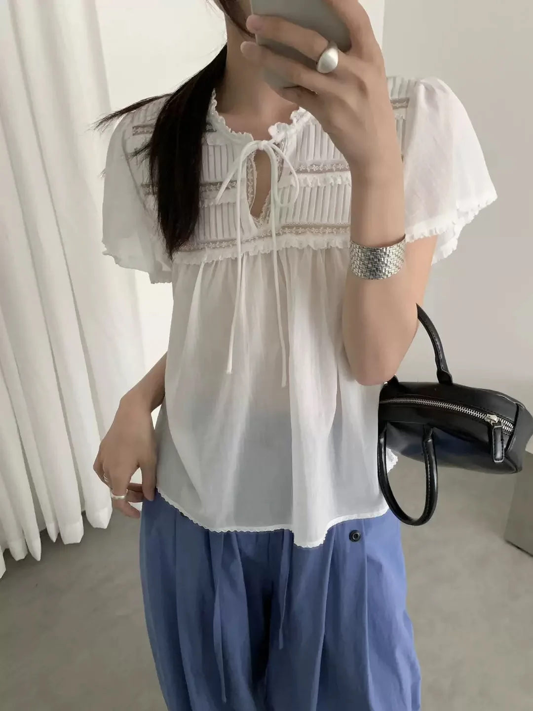 French Style Lace Short Sleeve Shirt Women's Fashionable Age-Defying Cotton Blend round Neck Tie-Detail Top for Spring Summer
French Style Lace Short Sleeve Shirt Women's Fashionable Age-Defying Cotton Blend round Neck Tie-Detail Top for Spring Summer