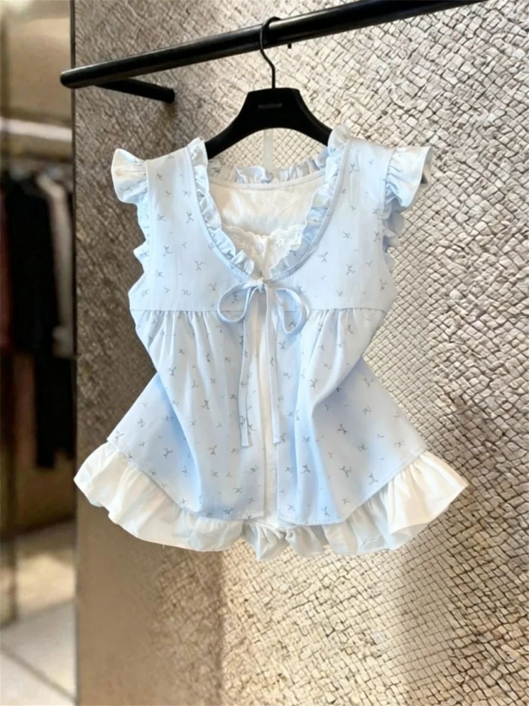 Sweet Style Floral Lace Trim Short Sleeve Loose Women's Shirt Summer Fake Two-Piece Baby Doll Top Belly Concealing Casual Top
Sweet Style Floral Lace Trim Short Sleeve Loose Women's Shirt Summer Fake Two-Piece Baby Doll Top Belly Concealing Casual Top