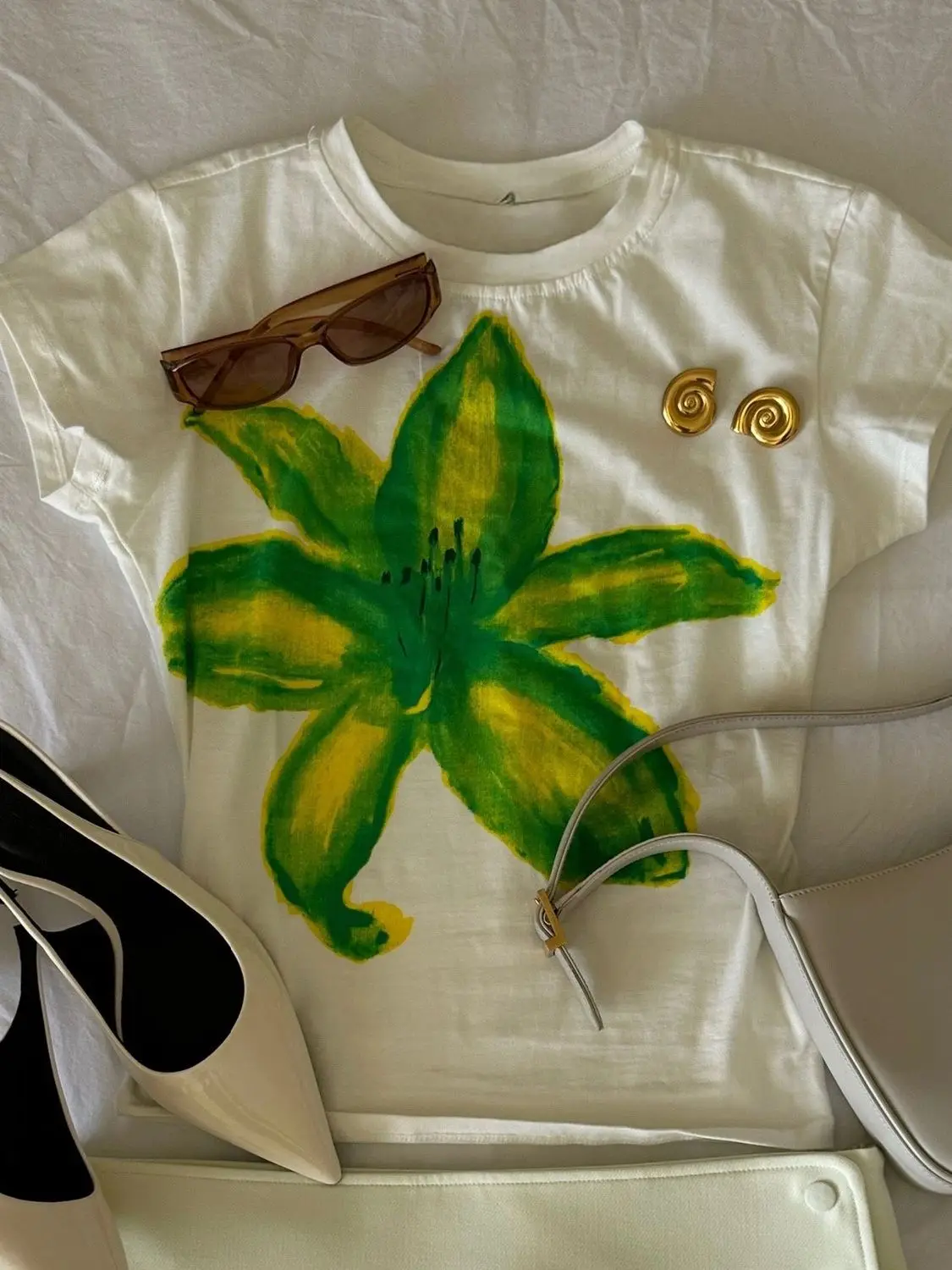 2025 Original Light Yellow Round Neck Slim Waist Short Sleeved T-shirt for Women Summer Vintage Trendy Graphic T Shirts Y2k Top
2025 Original Light Yellow Round Neck Slim Waist Short Sleeved T-shirt for Women Summer Vintage Trendy Graphic T Shirts Y2k Top