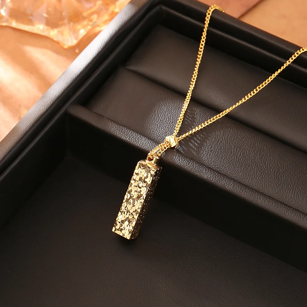 Fashionable and Exquisite Four Directions Lai Cai Ice Seal Pendant Necklace Women's Niche Light Luxury Simple Sweater Chain
Fashionable and Exquisite Four Directions Lai Cai Ice Seal Pendant Necklace Women's Niche Light Luxury Simple Sweater Chain