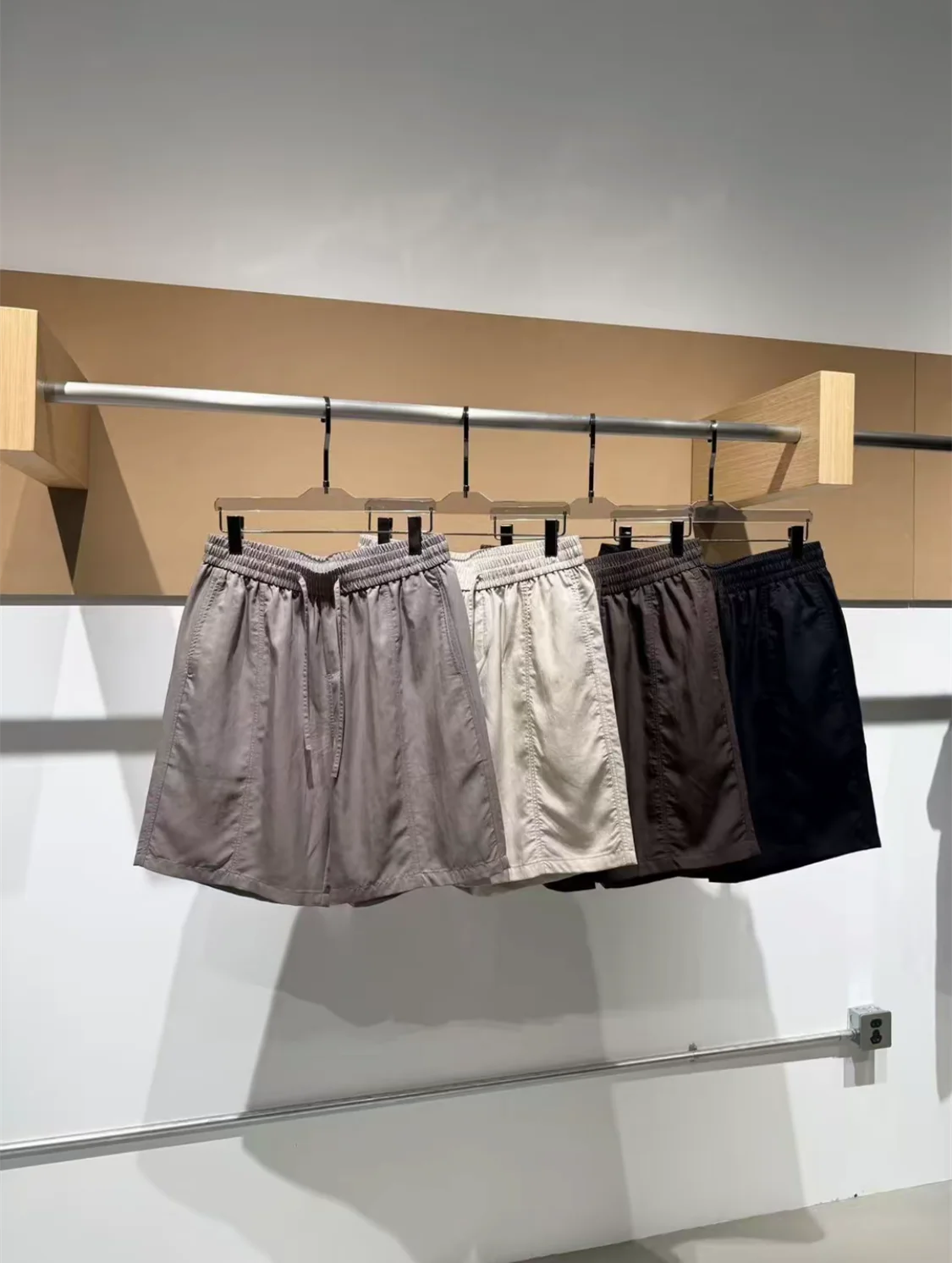 Slimming Effect Men's Summer Casual Loose Fit Lyocell Shorts Versatile Minimalist Fashion Comfortable mid Waist Pants
Slimming Effect Men's Summer Casual Loose Fit Lyocell Shorts Versatile Minimalist Fashion Comfortable mid Waist Pants