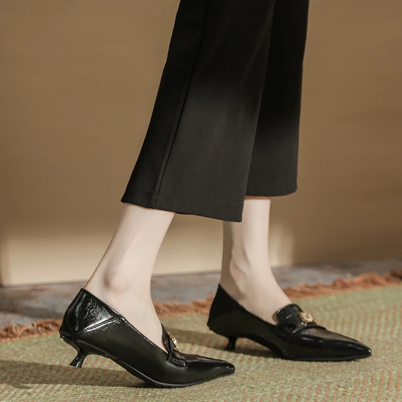 Fashionable pointed-toe high-heeled shoes for women, suitable for professional commuting and office wear, new autumn and
Fashionable pointed-toe high-heeled shoes for women, suitable for professional commuting and office wear, new autumn and