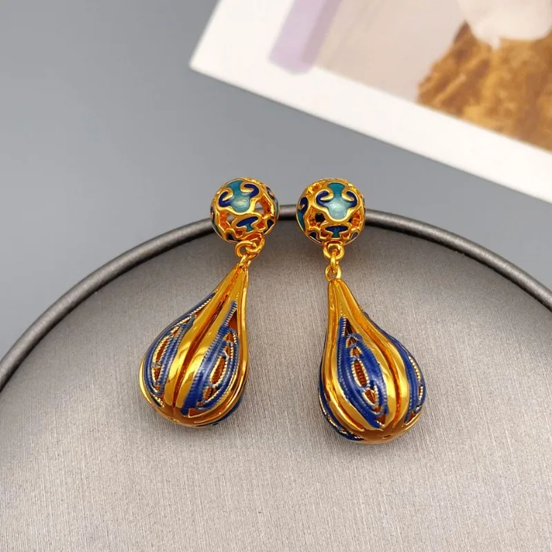 Chinese Style 3D Hot Air Balloon Shape Water Drop Carved Enamel Dangle Earrings High-end Niche Long Light Luxury Ancient Style
Chinese Style 3D Hot Air Balloon Shape Water Drop Carved Enamel Dangle Earrings High-end Niche Long Light Luxury Ancient Style