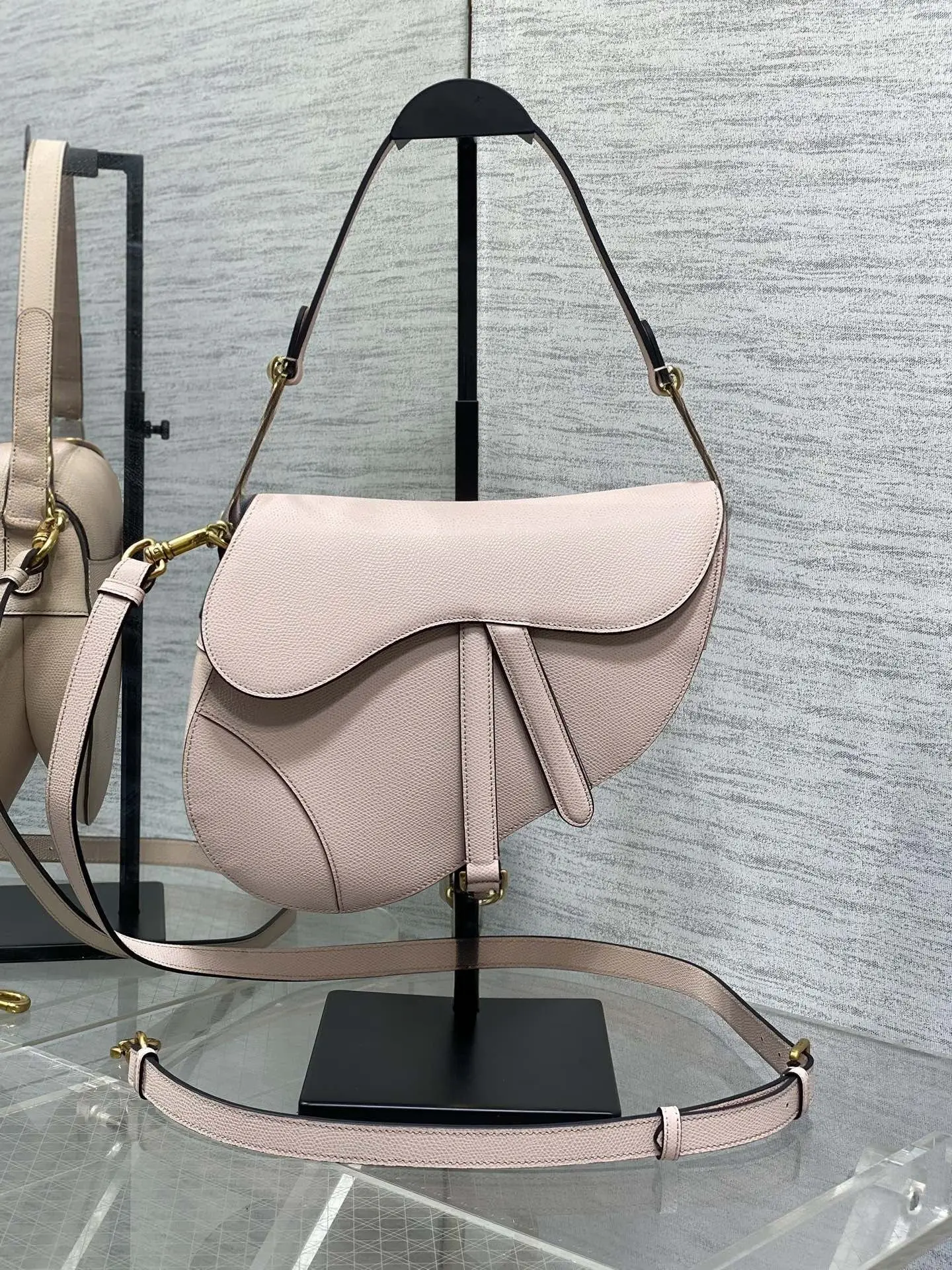 Fashion solid color leather saddle women's shoulder bag tote bag crossbody bag bolsos de mujer ita bag bags for woman bolsa
Fashion solid color leather saddle women's shoulder bag tote bag crossbody bag bolsos de mujer ita bag bags for woman bolsa