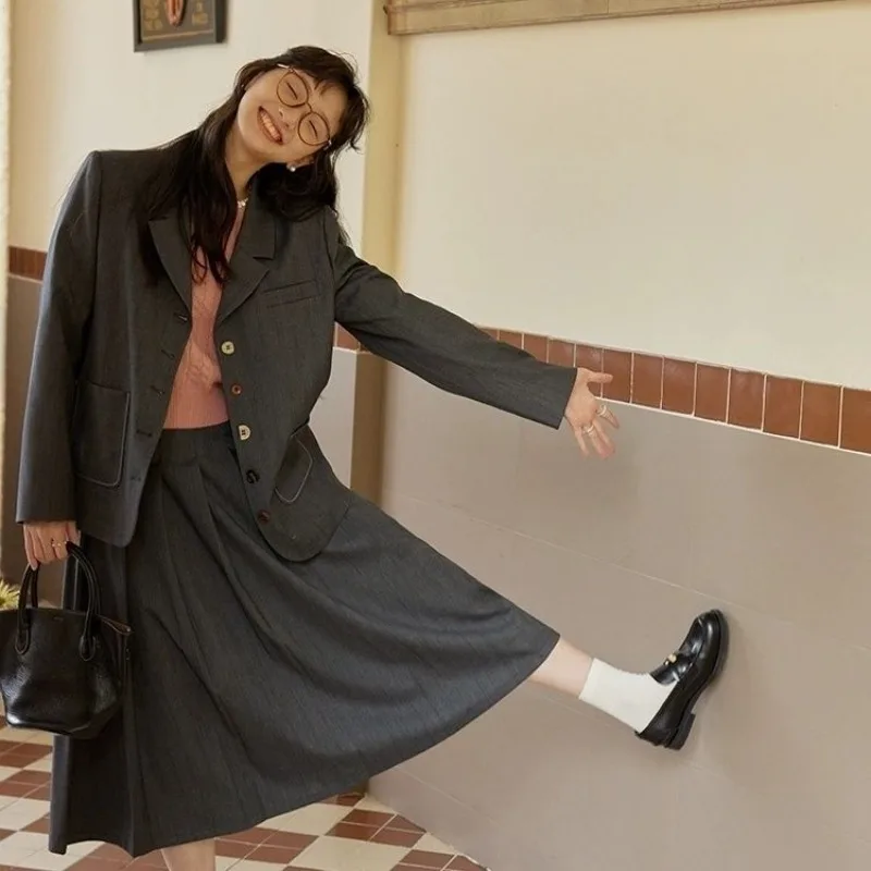 Женский красочный дизайнерский пиджак с пуговицами уникальной формы, винтажная модная универсальная повседневная куртка в консервативном стиле на весну и осень
Женский красочный дизайнерский пиджак с пуговицами уникальной формы, винтажная модная универсальная повседневная куртка в консервативном стиле на весну и осень