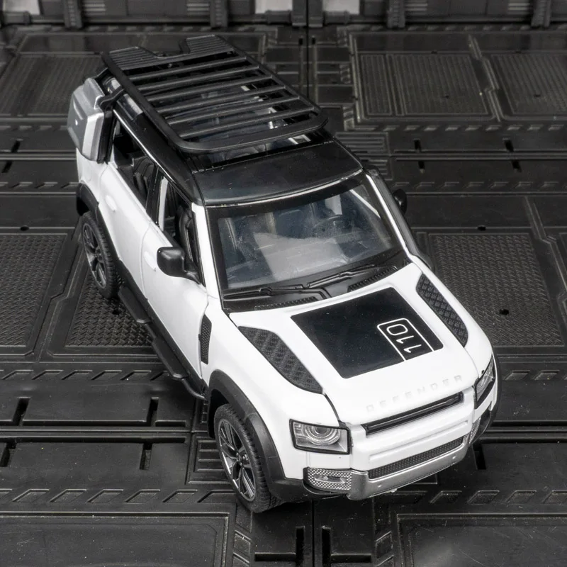 Модель внедорожника из сплава Land Rover Defender 110 1:32, игрушка со звуковой и световой обратной связью, дверь может быть открыть 
Модель внедорожника из сплава Land Rover Defender 110 1:32, игрушка со звуковой и световой обратной связью, дверь может быть открыть