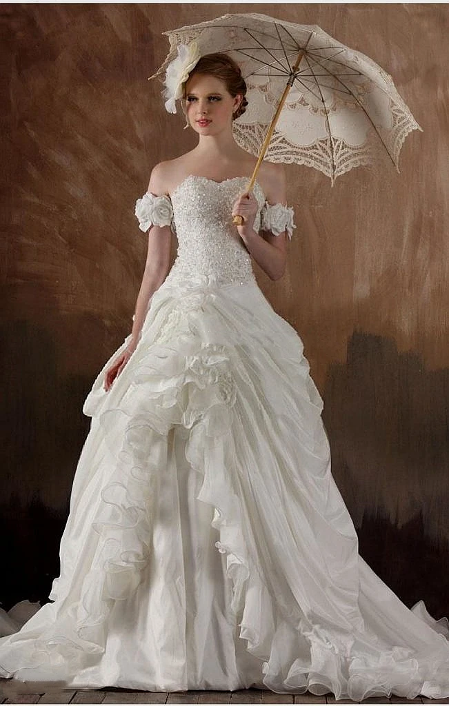 Vintage Gothic Wedding Dress Handmade Flowers And Ruffles Bridal Gown Ivory Sweetheart Long Princess A Line Robe Customized
Vintage Gothic Wedding Dress Handmade Flowers And Ruffles Bridal Gown Ivory Sweetheart Long Princess A Line Robe Customized