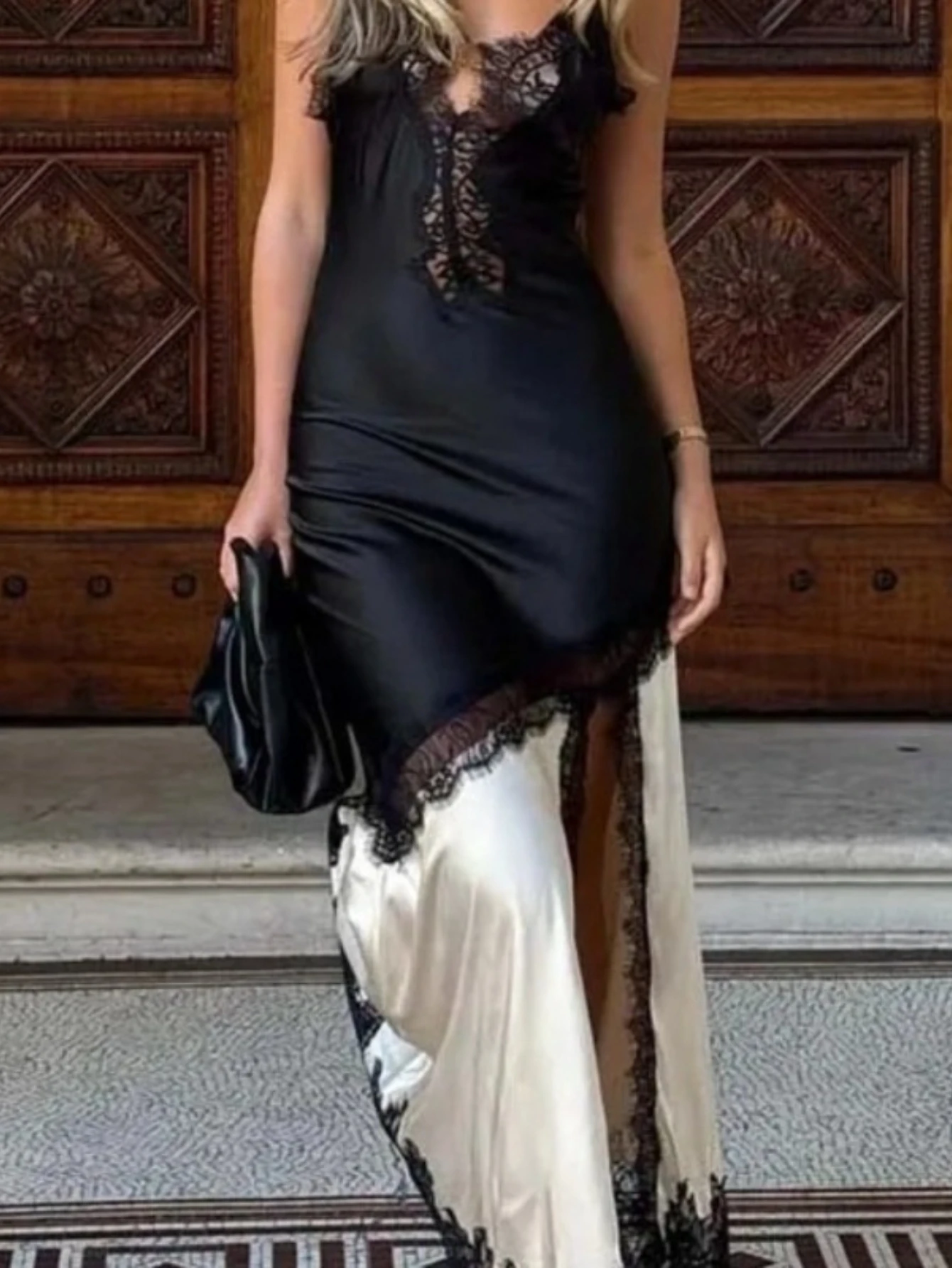 Elegant V-neck Split Suspender Gown Dress Fashion Lace Splicing Sleeveless Long Dress Sexy
Elegant V-neck Split Suspender Gown Dress Fashion Lace Splicing Sleeveless Long Dress Sexy