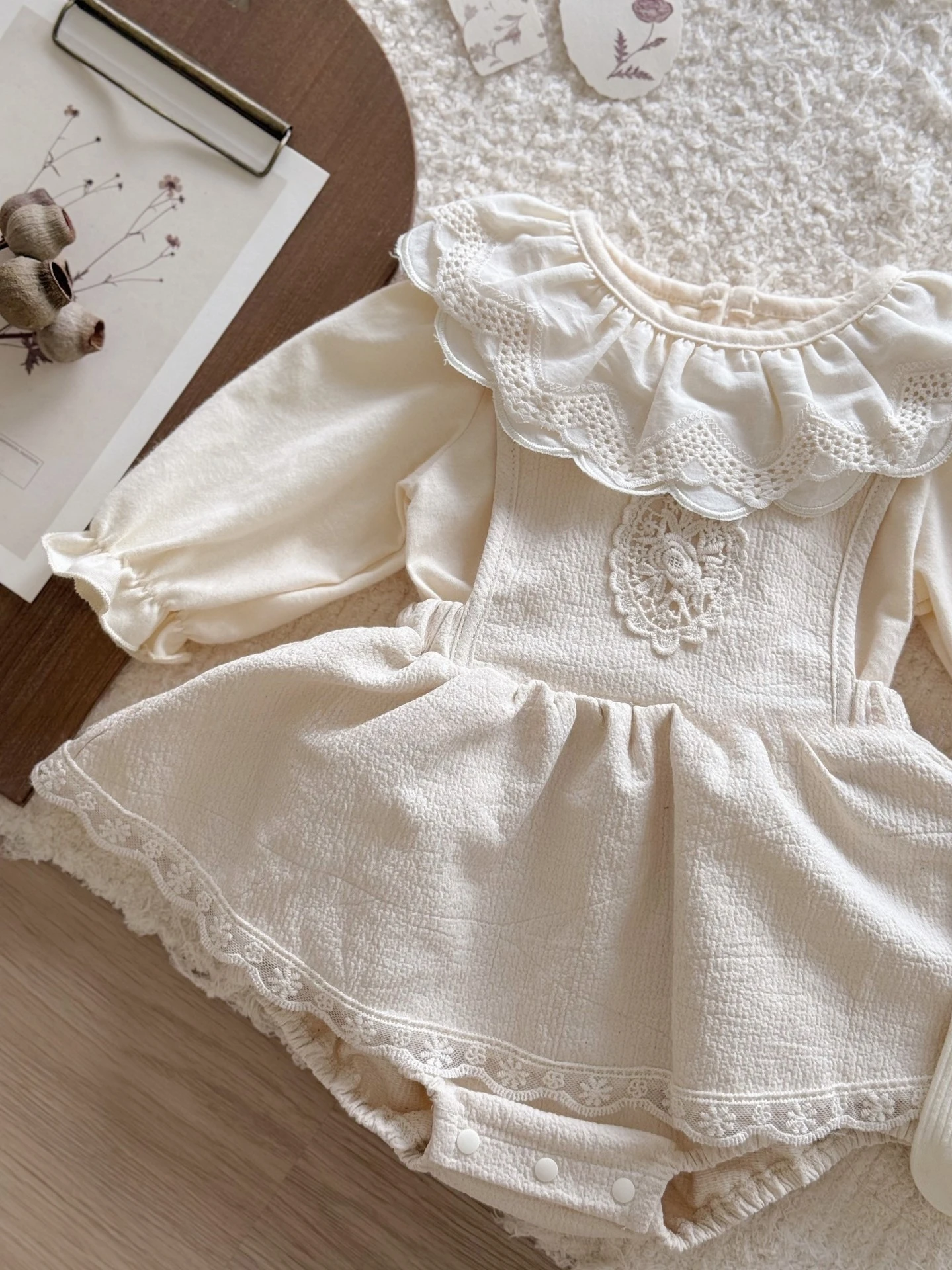 Весенне-осенний новый стиль, удобные кружевные модные и простые комбинезоны для маленьких девочек, детская верхняя одежда, красивая одежда
Весенне-осенний новый стиль, удобные кружевные модные и простые комбинезоны для маленьких девочек, детская верхняя одежда, красивая одежда