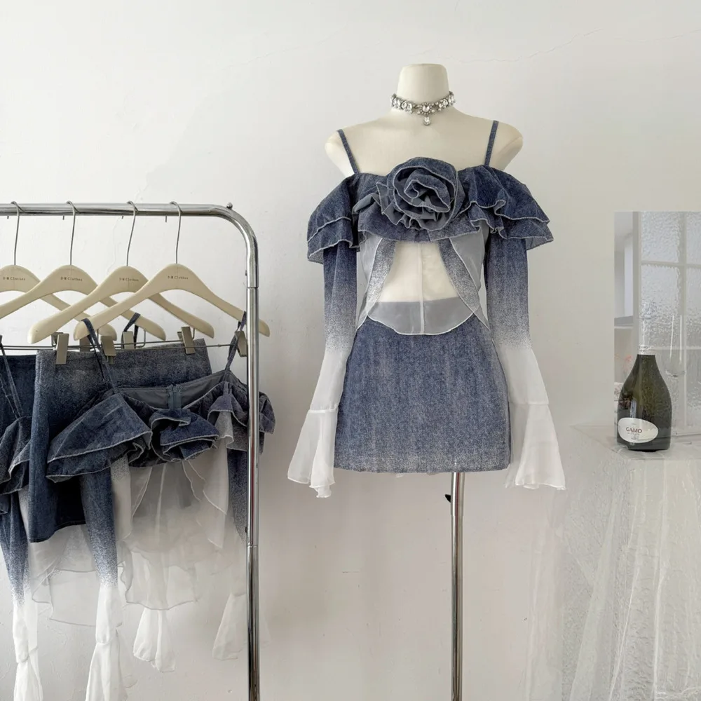 Шикарный комплект из двух предметов в стиле горячих девушек, топ с градиентными рюшами, короткая тонкая мини-юбка, женский летний элегантный новый нишевый костюм 2025 г.
Шикарный комплект из двух предметов в стиле горячих девушек, топ с градиентными рюшами, короткая тонкая мини-юбка, женский летний элегантный новый нишевый костюм 2025 г.