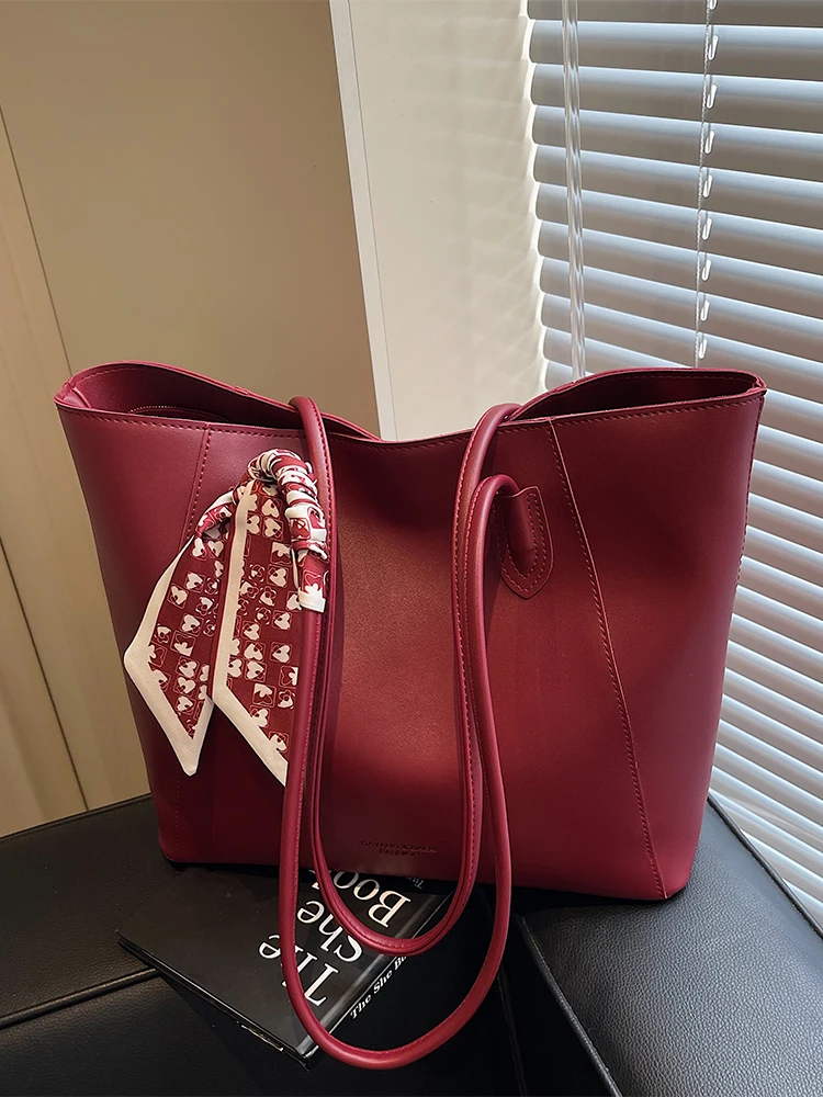 Red Women's Shoulder Bag Large Capacity Commuter Wedding Bride Maidsmaid Bag 2026 New Style High Sensation Tote Bag
Red Women's Shoulder Bag Large Capacity Commuter Wedding Bride Maidsmaid Bag 2026 New Style High Sensation Tote Bag
