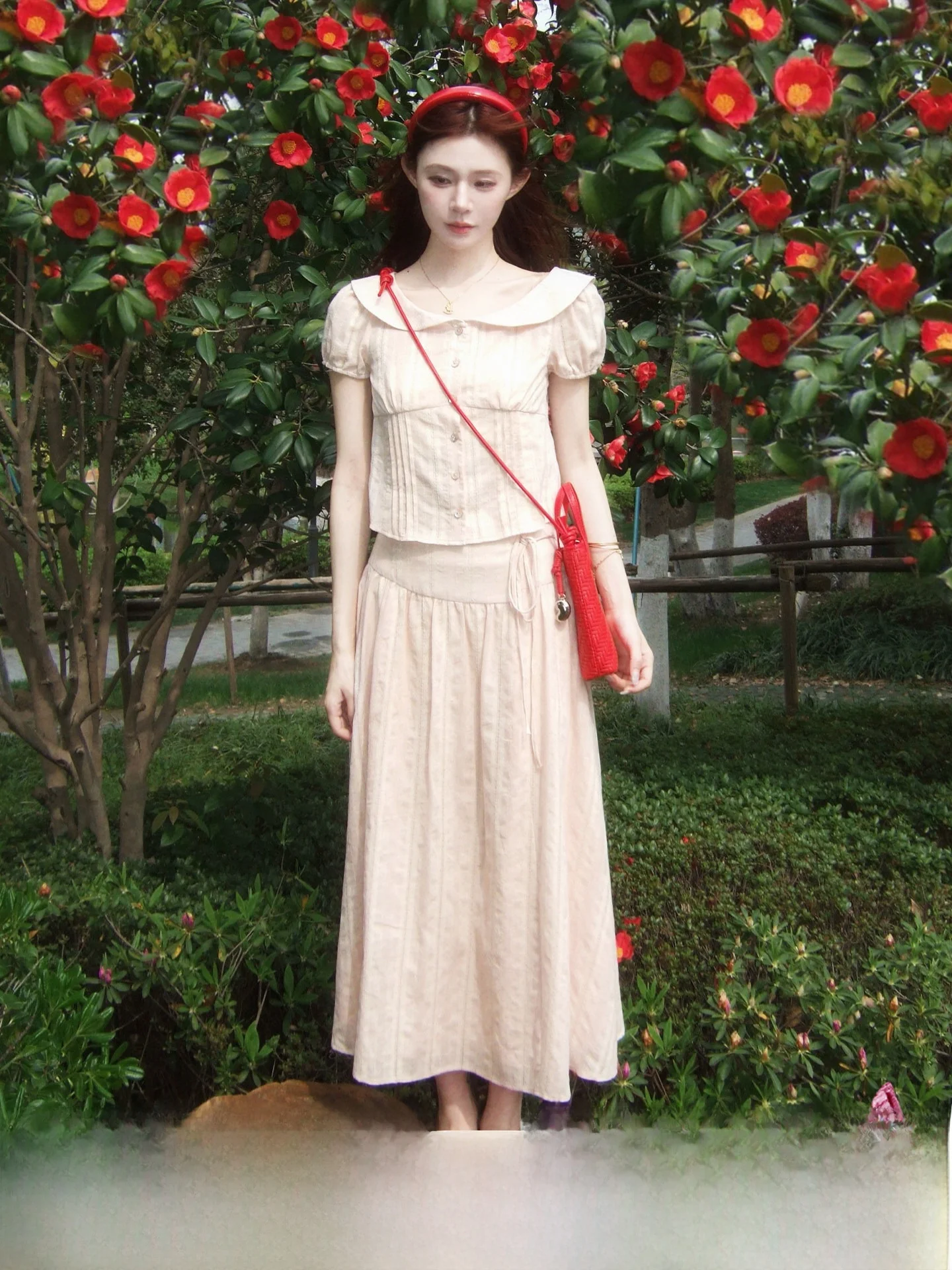 100% Cotton Korean Style Doll Collar Floral Print Two-Piece Set Age-Defying High Waist Skirt And Button-Up Top Ensemble
100% Cotton Korean Style Doll Collar Floral Print Two-Piece Set Age-Defying High Waist Skirt And Button-Up Top Ensemble