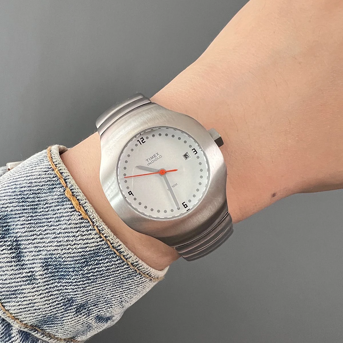 Подлинные элитные модные кварцевые женские часы из нержавеющей стали, полностью светящиеся, крутые, темпераментные, женские часы в стиле ретро
Подлинные элитные модные кварцевые женские часы из нержавеющей стали, полностью светящиеся, крутые, темпераментные, женские часы в стиле ретро