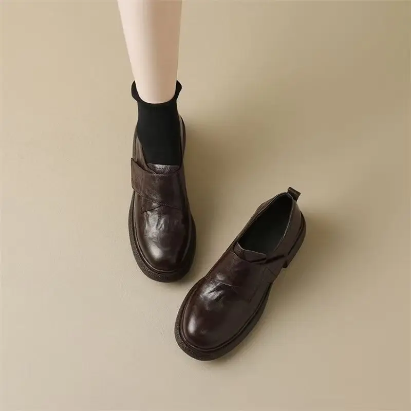 Autumn 2026 New Retro Loafer Flats for Women Soft Leather Slip-On Round Toe Oxford Shoes
Autumn 2026 New Retro Loafer Flats for Women Soft Leather Slip-On Round Toe Oxford Shoes