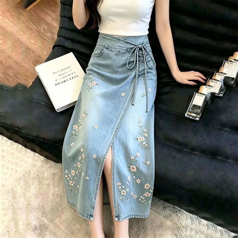 Side Slit Denim Long Skirts Womens Summer Vintage Floral Embroidery Jeans Pencil Skirt Bandage High Waist Women Long Skirt
Side Slit Denim Long Skirts Womens Summer Vintage Floral Embroidery Jeans Pencil Skirt Bandage High Waist Women Long Skirt