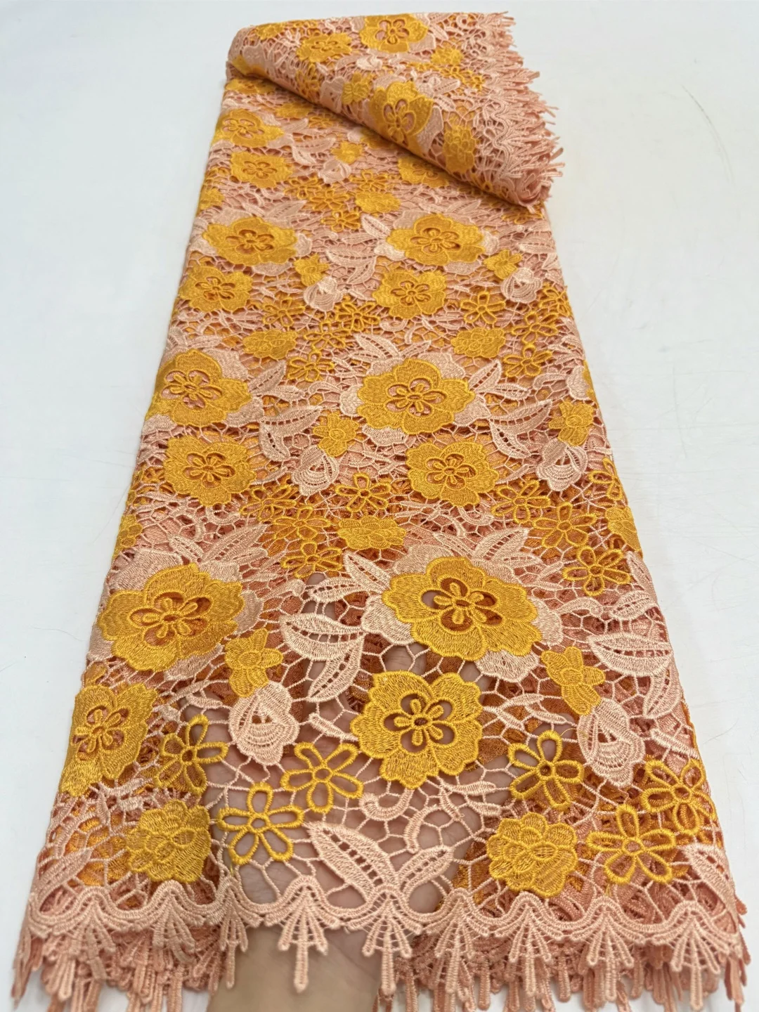 African Guipure Cord Lace Fabric Nigerian Style with Luxury 3D Rhinestones Water Soluble French Style For Women's Dress Sewing
African Guipure Cord Lace Fabric Nigerian Style with Luxury 3D Rhinestones Water Soluble French Style For Women's Dress Sewing