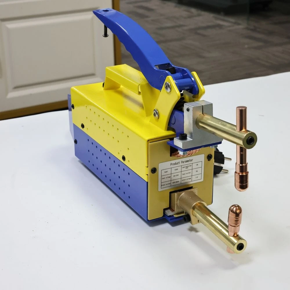 F2000 Auto sheet metal double-sided, resistance collision, hand-held repair, butt welding machine
F2000 Auto sheet metal double-sided, resistance collision, hand-held repair, butt welding machine